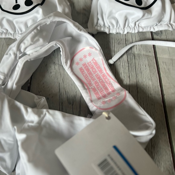 Moschino Triangle logo bikini 2 pc - Picture 10 of 11